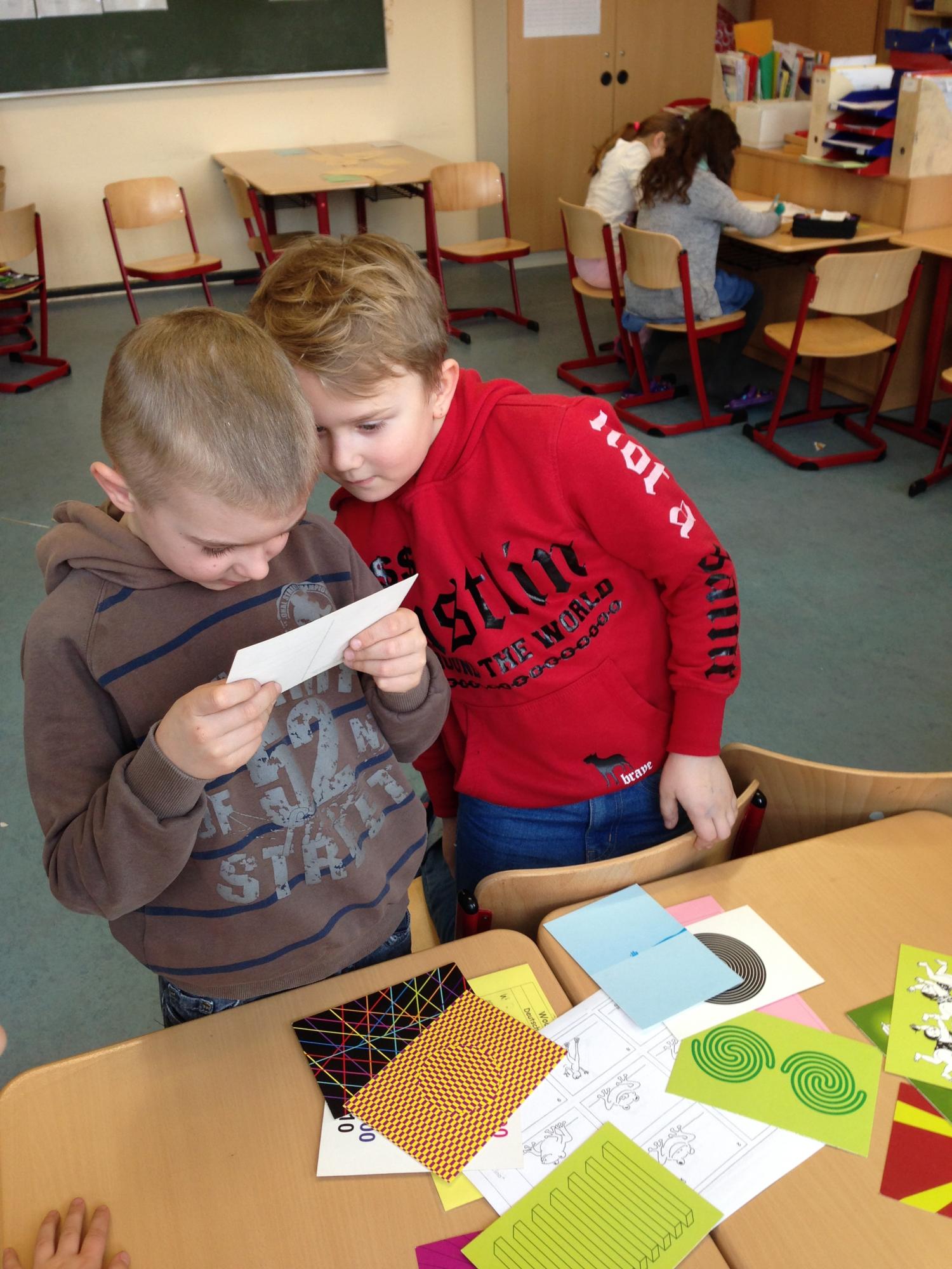  Foto zu Grundschule Maienbeeck - Optische Täuschungen 